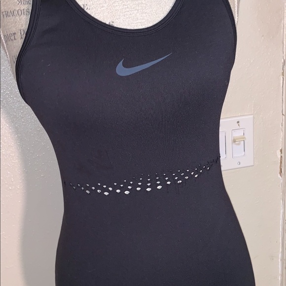 Size Med Nike dryfit tank - Picture 3 of 3